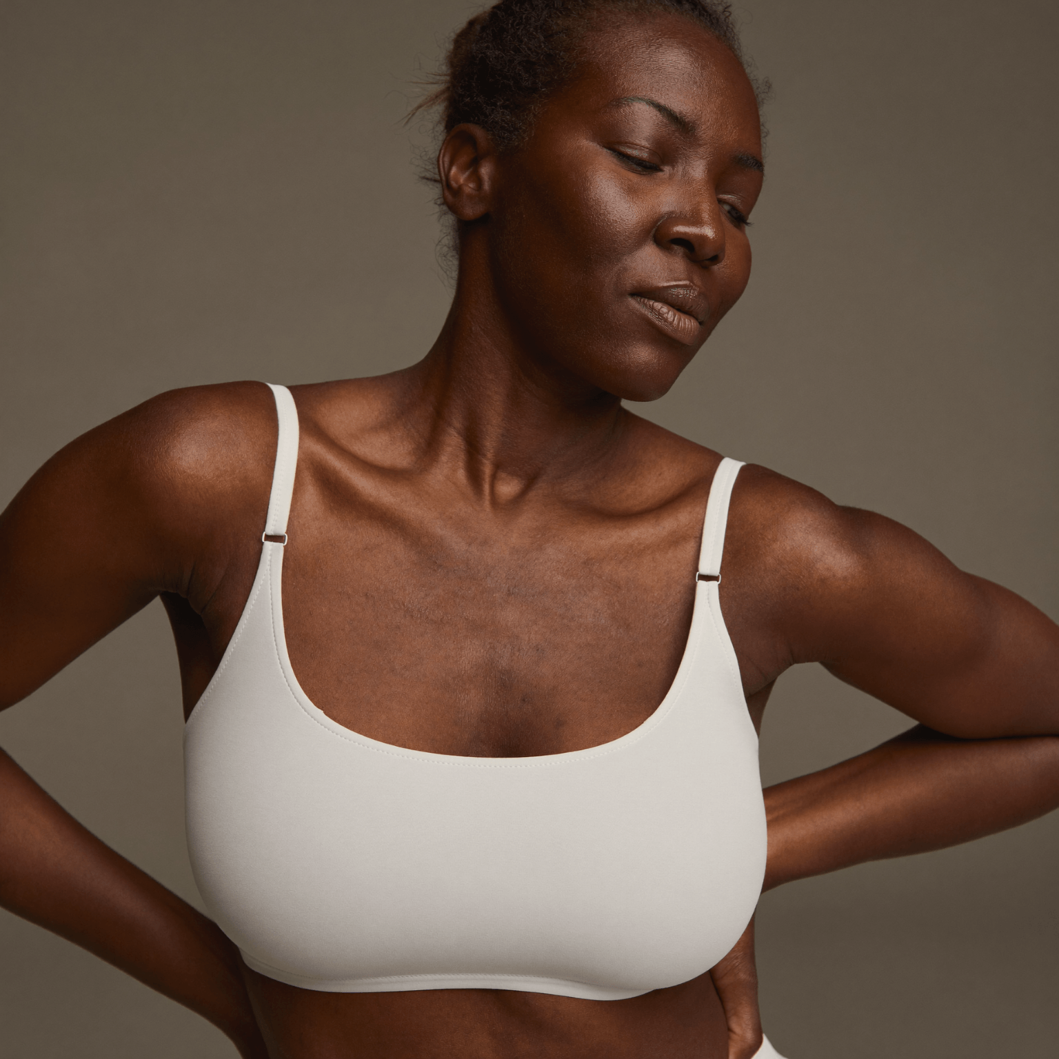 Montainoir™ Massaging & Shaping Bra – White